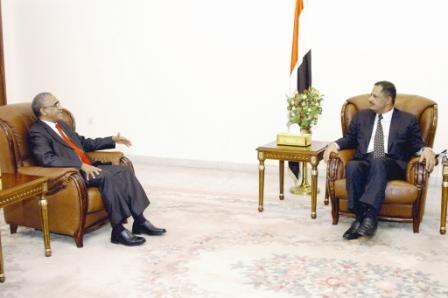 د. مجور أثناء استقباله السفير السوداني أمس